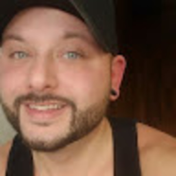 Meet your Posher, Chris - Picture 1 of 1